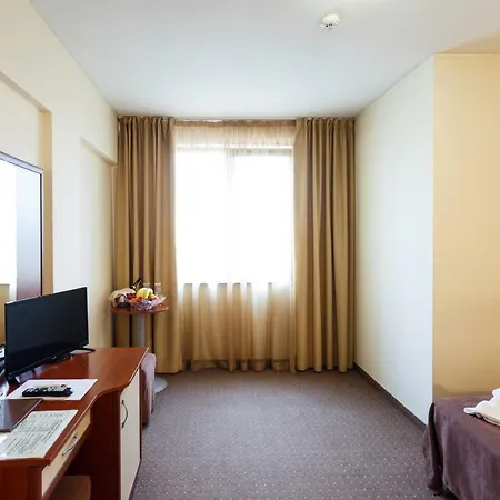 Nadejda Hotel 3*